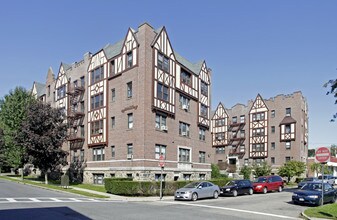Evelyn Court Apartment in Mamaroneck, NY - Foto de edificio - Building Photo