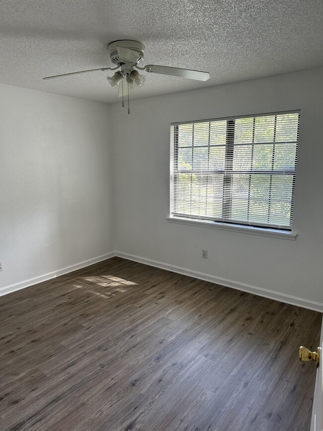 1571 Coombs Dr in Tallahassee, FL - Building Photo - Building Photo