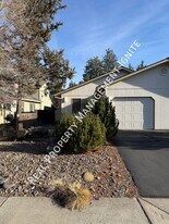 1115 NE Hidden Valley Dr in Bend, OR - Building Photo