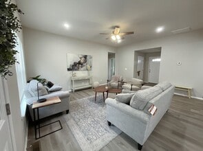 112 E Rosalie St in Strafford, MO - Foto de edificio - Building Photo