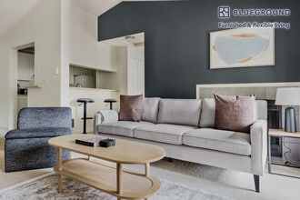 15850 NE 40th St in Redmond, WA - Building Photo - Building Photo