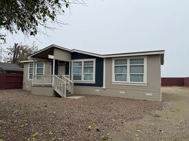 819 Dianne Dr in Turlock, CA - Building Photo