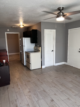 712 Lucaya Dr-Unit -Unit-B in Kissimmee, FL - Building Photo - Building Photo