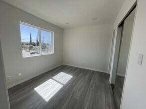 20473 Vanowen St in Los Angeles, CA - Building Photo - Building Photo