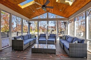 14982 Gold Post Ct in Centreville, VA - Building Photo