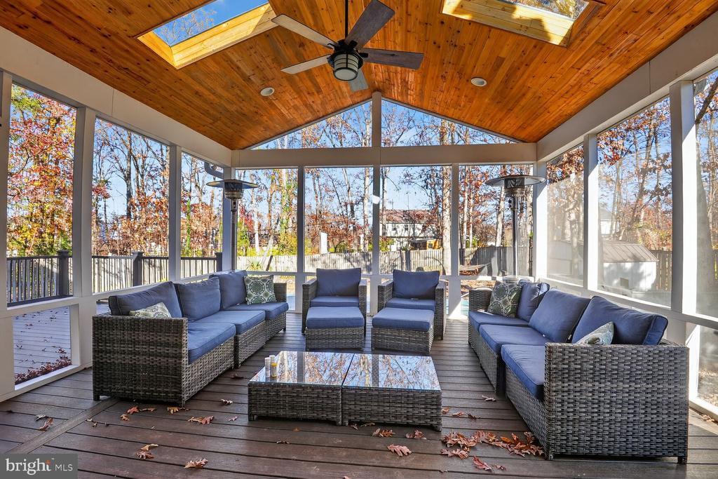 14982 Gold Post Ct in Centreville, VA - Building Photo