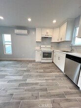 265 N 10th Ave in Upland, CA - Foto de edificio - Building Photo