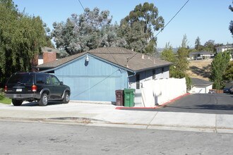 1672-1696 East Ave in Hayward, CA - Foto de edificio - Building Photo