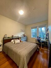 316 Saint Paul St, Unit 1 in Brookline, MA - Foto de edificio - Building Photo