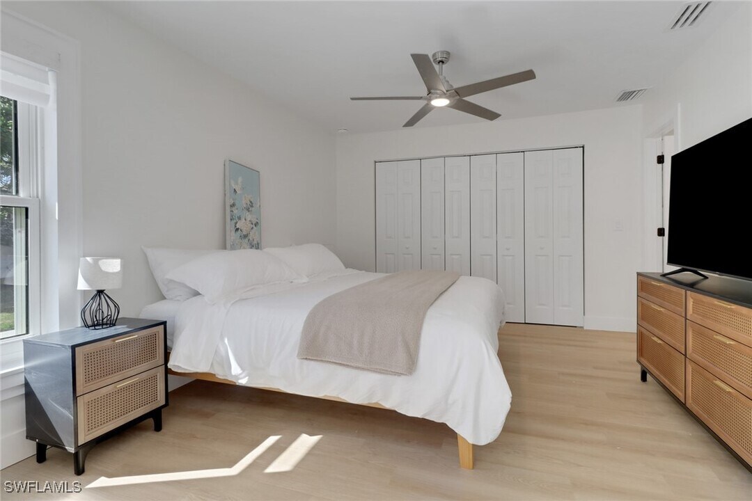 4465 Mariner Rd in Bonita Springs, FL - Foto de edificio