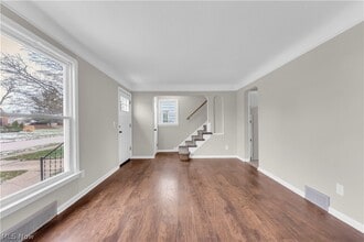 8008 Pelham Dr in Parma, OH - Building Photo - Building Photo