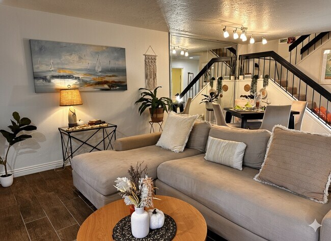 4010 Layang Layang Cir in Carlsbad, CA - Foto de edificio - Building Photo