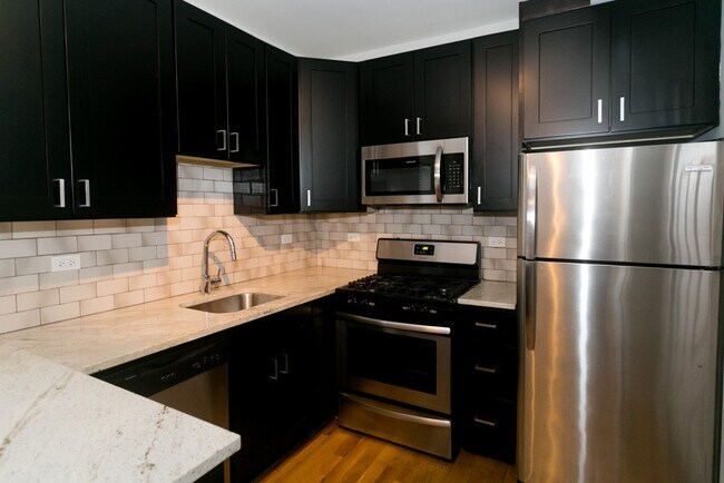 2204 W Eastwood Ave in Chicago, IL - Building Photo - Building Photo