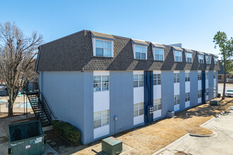 Christopher Place Apartments in Edmond, OK - Building Photo - Building Photo