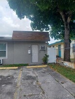 24 SW 13th St in Dania Beach, FL - Building Photo