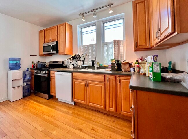 2141 W Arthur Ave in Chicago, IL - Building Photo - Building Photo