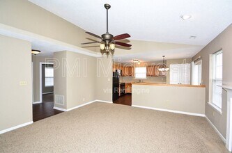 8177 Amarillo Dr in Indianapolis, IN - Foto de edificio - Building Photo