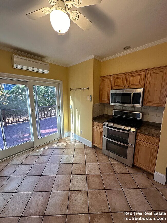 28 Montfern Ave, Unit 6-bed 3-bath in Boston, MA - Building Photo - Building Photo