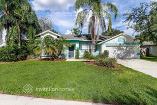 1902 River Crossing Dr in Valrico, FL - Building Photo