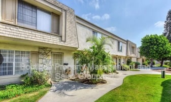 11086 El Amarillo Ave in Fountain Valley, CA - Building Photo