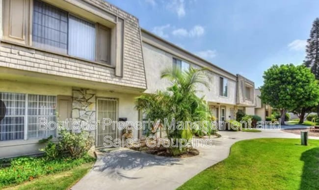 property at 11086 El Amarillo Ave