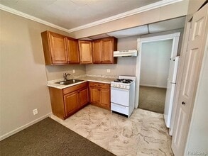 65 N Washington St, Unit 2 in Oxford, MI - Foto de edificio - Building Photo