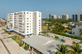 Marina Towers & Yacht Club in Ft. Myers, FL - Building Photo - Building Photo