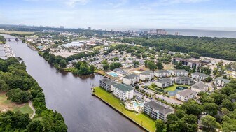 10400 Holland Ct in North Myrtle Beach, SC - Foto de edificio - Building Photo