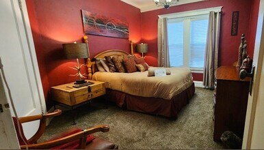 125 S 5th St, Unit C in Pekin, IL - Foto de edificio - Building Photo