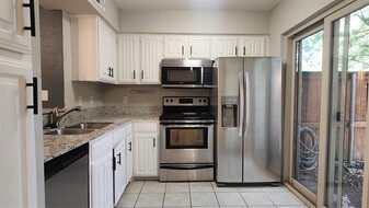 5626 Preston Oaks Rd in Dallas, TX - Building Photo