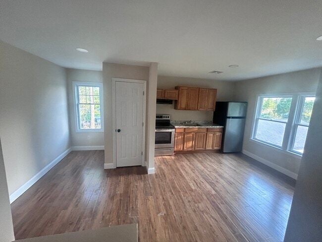 60 Lynbrook Dr, Unit 1 in Mastic Beach, NY - Foto de edificio - Building Photo