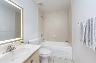 7290 NW 114th Ave in Doral, FL - Building Photo - Building Photo