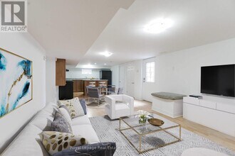 265 Reiner Rd in Toronto, ON - Building Photo - Building Photo