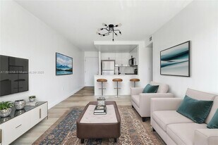 620 SW 10th St in Miami, FL - Building Photo