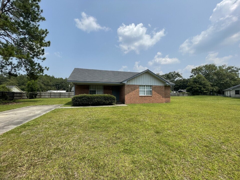 520 Jefferson Cir in Allenhurst, GA - Building Photo