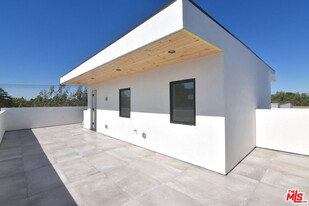 4545 Tujunga Ave in Los Angeles, CA - Foto de edificio - Building Photo