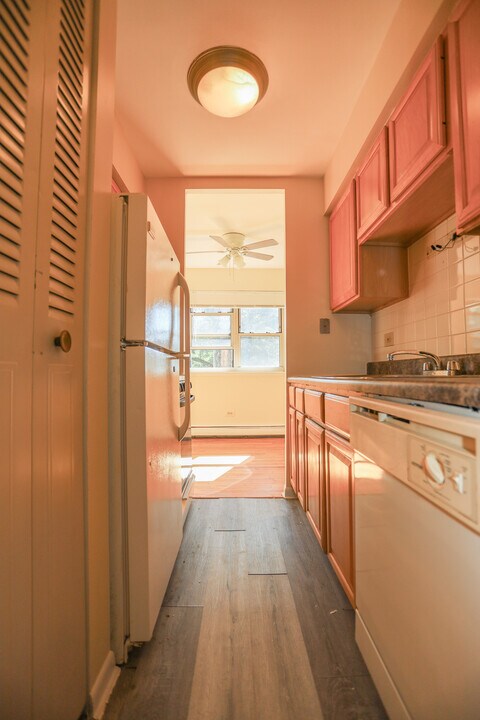 509 W Briar Pl, Unit #201 in Chicago, IL - Foto de edificio