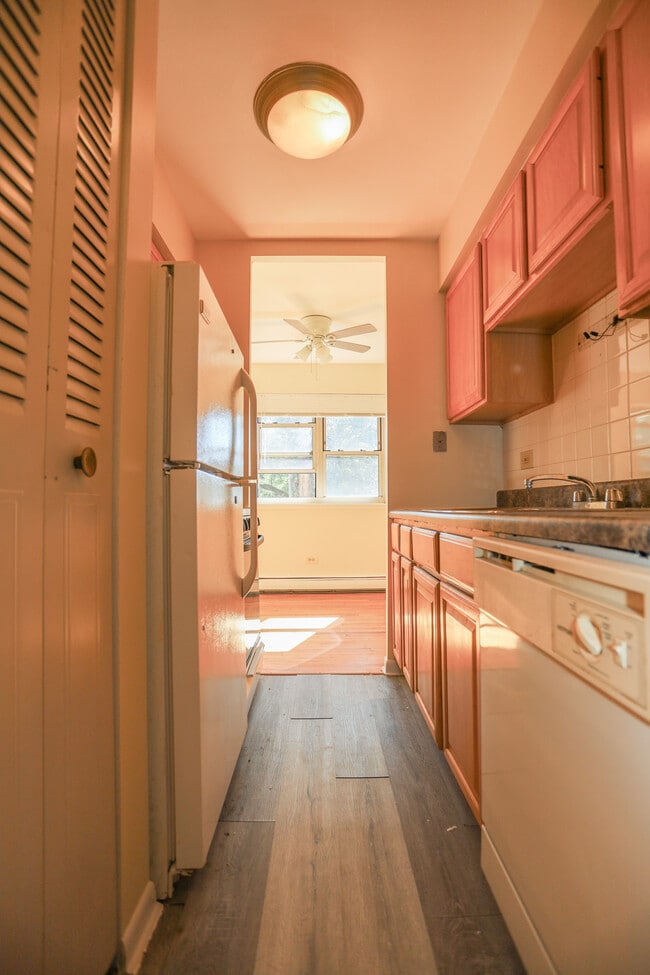 509 W Briar Pl, Unit #201