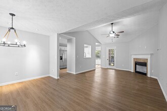 47 Matthews St in Senoia, GA - Foto de edificio - Building Photo