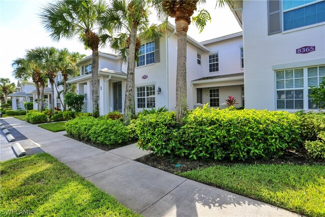 8365 Whisper Trace Way in Naples, FL - Foto de edificio - Building Photo