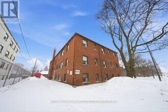 995 O'Connor Dr in Toronto, ON - Building Photo - Building Photo