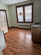 38 North St, Unit 1st floor apartment in Menands, NY - Building Photo - Building Photo