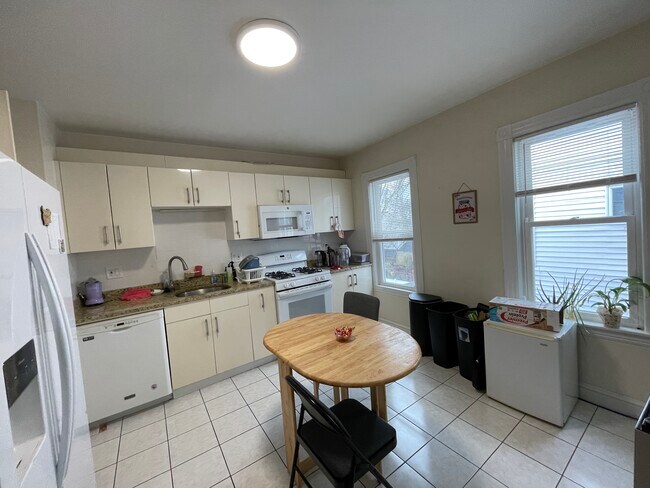 63 Fairbanks St, Unit 2 in Boston, MA - Building Photo - Building Photo