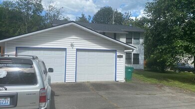 20512 Filbert Dr, Unit B in Bothell, WA - Building Photo - Building Photo