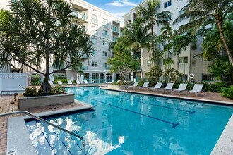 6001 SW 70th St in South Miami, FL - Building Photo - Building Photo