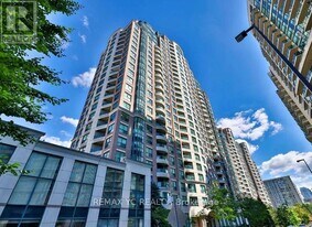 7 Lorraine Dr in Toronto, ON - Building Photo