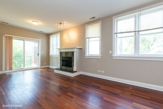 2113 W Gladys Ave in Chicago, IL - Building Photo - Building Photo