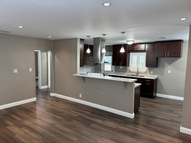 111 W Forhan St in Long Beach, CA - Building Photo - Building Photo