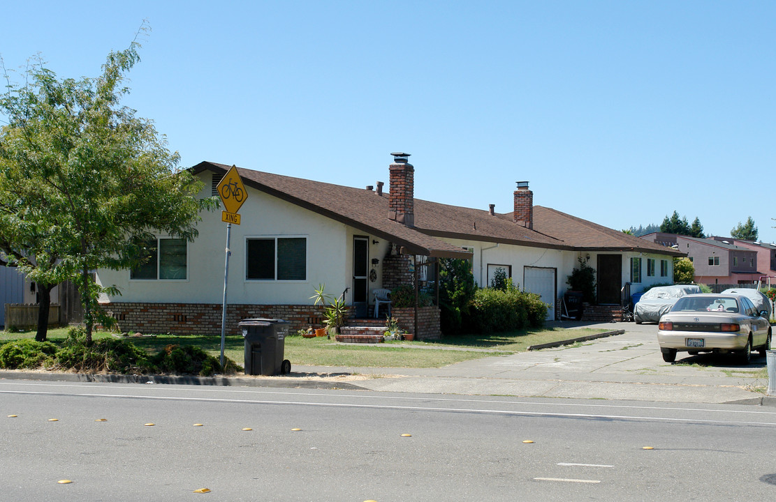 4047 Hoen Ave in Santa Rosa, CA - Foto de edificio