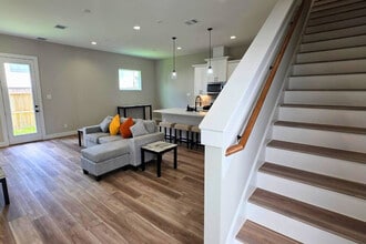 8324 Curry Rd in Houston, TX - Building Photo - Building Photo